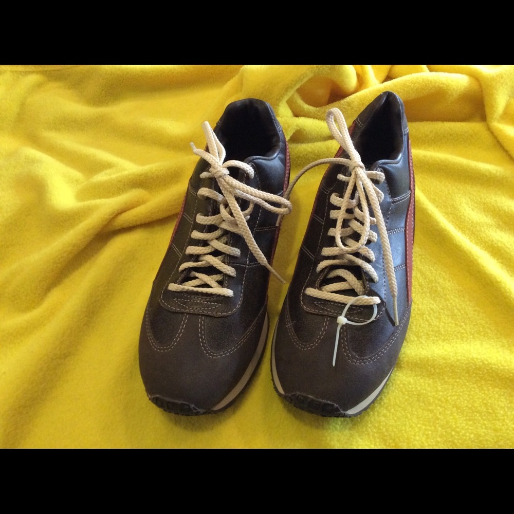 New Predictions brown 8 1/2 athletic shoes
